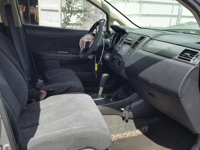 3N1BC13E67L375145 - 2007 NISSAN VERSA S GRAY photo 5