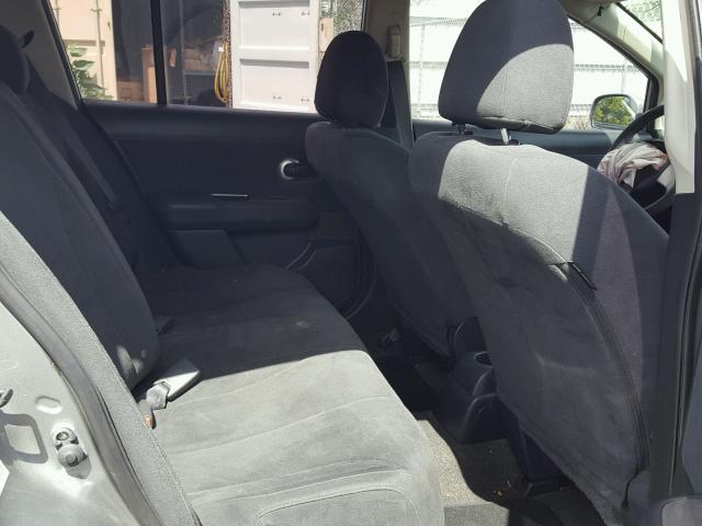 3N1BC13E67L375145 - 2007 NISSAN VERSA S GRAY photo 6