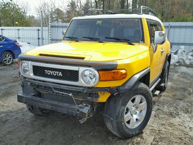 JTEBU11F070093601 - 2007 TOYOTA FJ CRUISER YELLOW photo 2