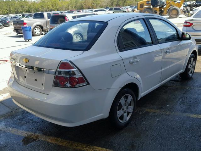 KL1TD56E29B603977 - 2009 CHEVROLET AVEO LS WHITE photo 4