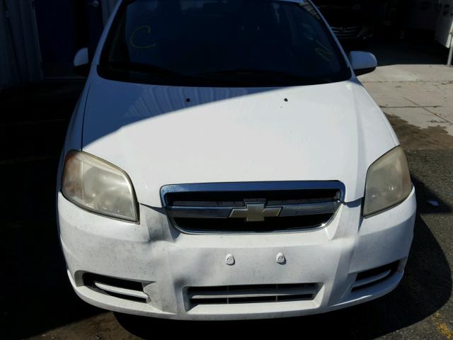 KL1TD56E29B603977 - 2009 CHEVROLET AVEO LS WHITE photo 9