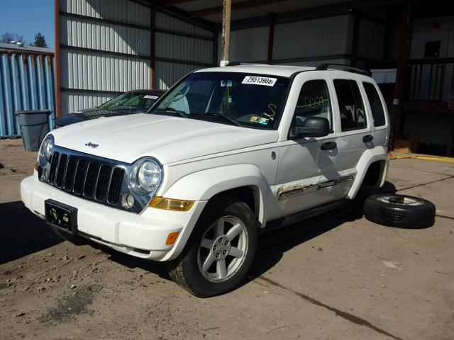 1J4GL58KX5W555691 - 2005 JEEP LIBERTY LI WHITE photo 2