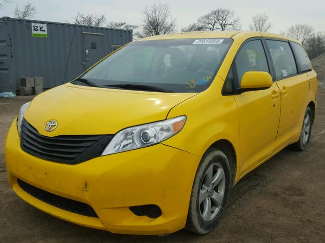 5TDKA3DC4CS012679 - 2012 TOYOTA SIENNA BAS YELLOW photo 2