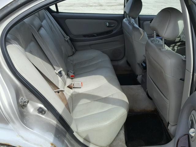 JN1CA31A21T101711 - 2001 NISSAN MAXIMA GXE SILVER photo 6