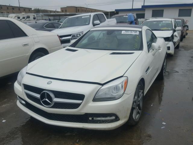 WDDPK5HA0CF013602 - 2012 MERCEDES-BENZ SLK 350 WHITE photo 2