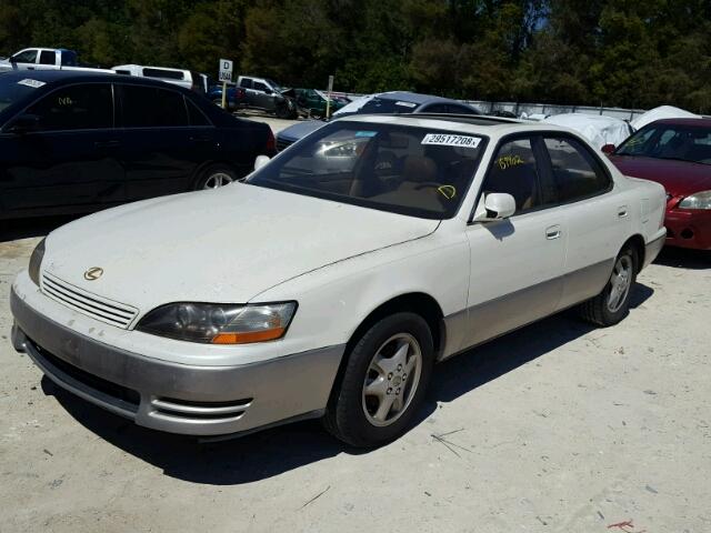 JT8GK13TXS0081854 - 1995 LEXUS ES 300 WHITE photo 2