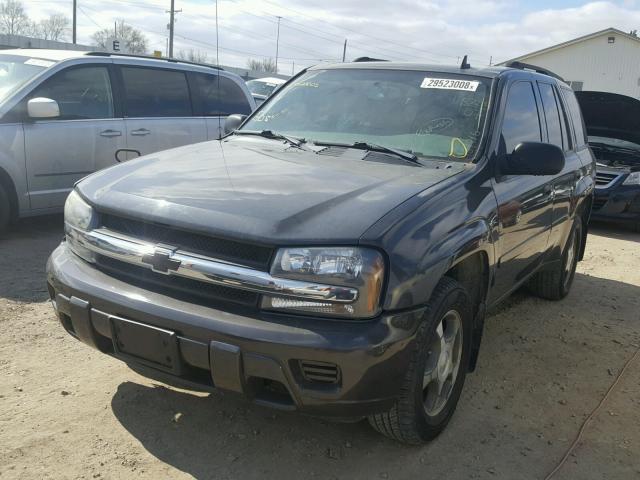 1GNDT13S272262538 - 2007 CHEVROLET TRAILBLAZE GRAY photo 2