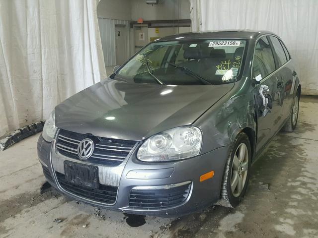 3VWRZ71K98M155853 - 2008 VOLKSWAGEN JETTA SE GRAY photo 2