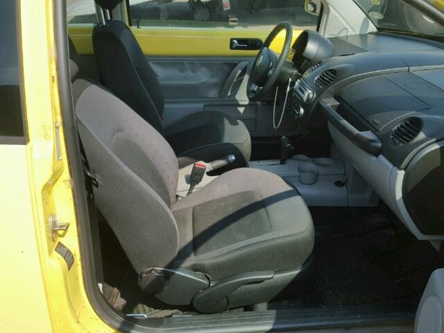 3VWCC21C2XM424499 - 1999 VOLKSWAGEN NEW BEETLE 黄色 照片 5