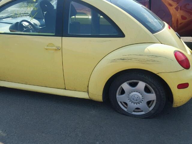3VWCC21C2XM424499 - 1999 VOLKSWAGEN NEW BEETLE 黄色 照片 9