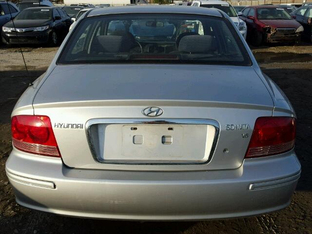 KMHWF25H12A713453 - 2002 HYUNDAI SONATA GL SILVER photo 9