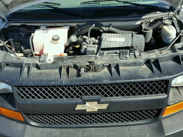 1GCGG25C081106480 - 2008 CHEVROLET EXPRESS G2 WHITE photo 7