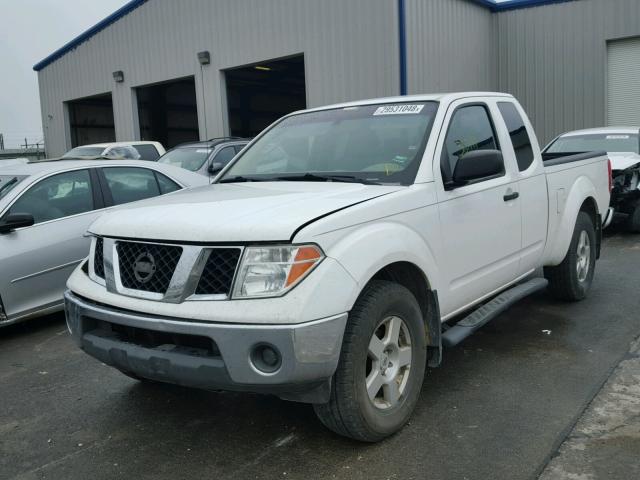 1N6AD06W68C412161 - 2008 NISSAN FRONTIER K WHITE photo 2