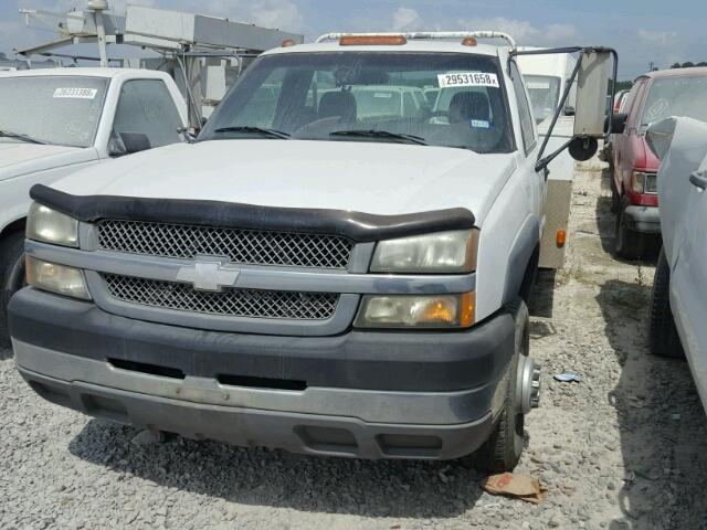 1GBJC34G04E260108 - 2004 CHEVROLET SILVERADO WHITE photo 2