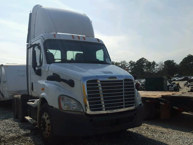 1FUJGBDV1DSBV4370 - 2013 FREIGHTLINER CASCADIA 1 WHITE photo 1