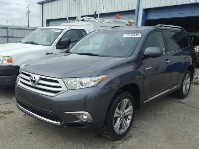 5TDDK3EH7DS206964 - 2013 TOYOTA HIGHLANDER GRAY photo 2