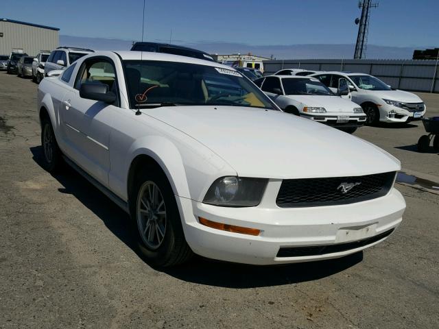 1ZVFT80N155139198 - 2005 FORD MUSTANG WHITE photo 1