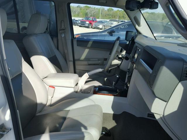 1J8HH58N28C191769 - 2008 JEEP COMMANDER WHITE photo 5