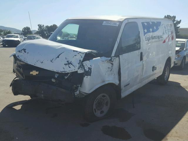 1GCGG25U831198536 - 2003 CHEVROLET EXPRESS G2 WHITE photo 2