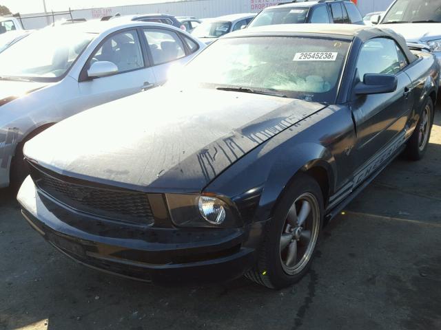 1ZVFT84N465202550 - 2006 FORD MUSTANG BLACK photo 2