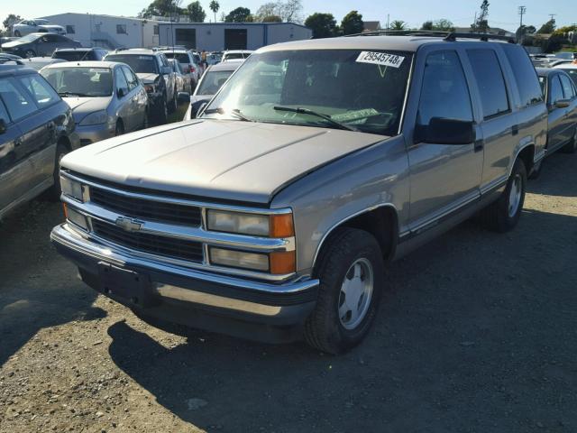 1GNEC13R9XJ453039 - 1999 CHEVROLET TAHOE C150 GOLD photo 2