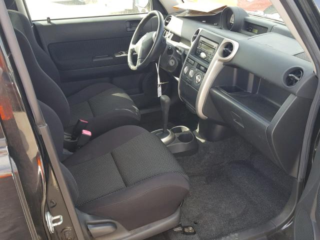 JTLKT324550207982 - 2005 TOYOTA SCION XB BLACK photo 5