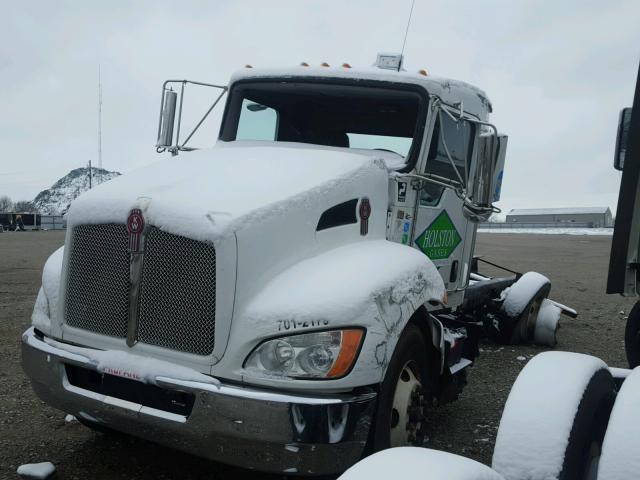 2NKHHM7X5DM354240 - 2013 KENWORTH CONSTRUCTI WHITE photo 2