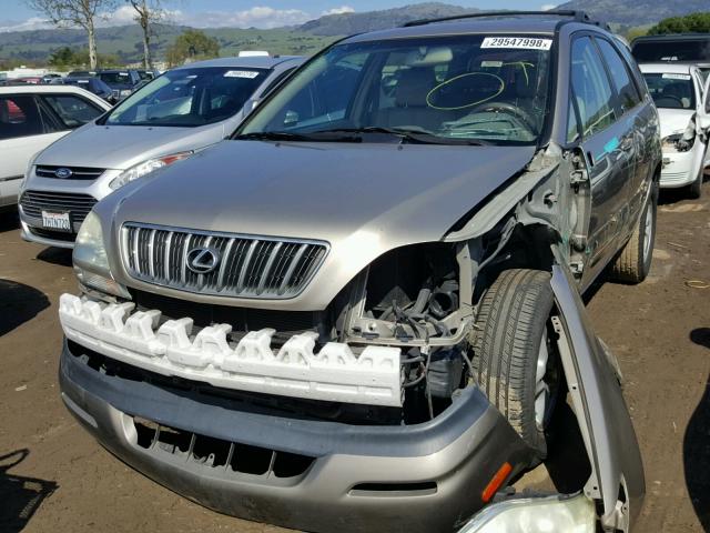 JTJGF10U820133949 - 2002 LEXUS RX 300 GOLD photo 2