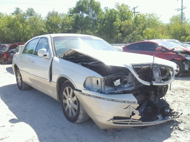 1LNHM83W74Y660285 - 2004 LINCOLN TOWN CAR U WHITE photo 1