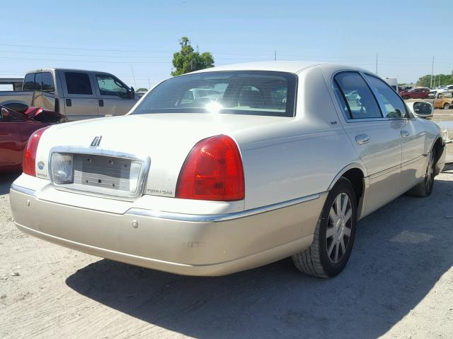 1LNHM83W74Y660285 - 2004 LINCOLN TOWN CAR U WHITE photo 4