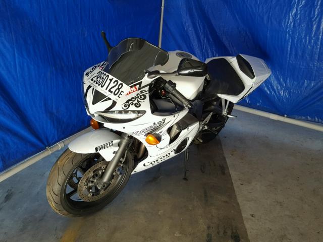 JYARJ06E64A010826 - 2004 YAMAHA YZFR6 L WHITE photo 2