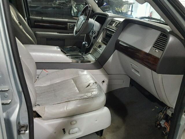5LMFU27585LJ17495 - 2005 LINCOLN NAVIGATOR ვერცხლისფერი ფოტო 5