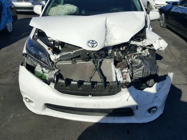 5TDXK3DC0FS663394 - 2015 TOYOTA SIENNA SPO WHITE photo 9