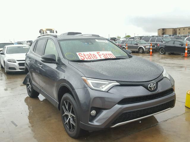 JTMNFREV5JJ155457 - 2018 TOYOTA RAV4 SE GRAY photo 1