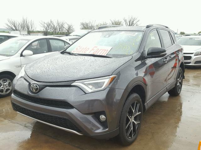 JTMNFREV5JJ155457 - 2018 TOYOTA RAV4 SE GRAY photo 2