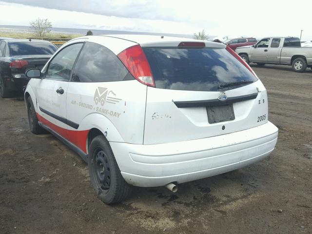 3FAFP31322R134548 - 2002 FORD FOCUS ZX3 WHITE photo 3