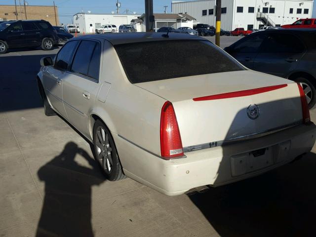 1G6KD57968U111626 - 2008 CADILLAC DTS CREAM photo 3