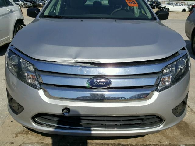 3FAHP0GA8CR148386 - 2012 FORD FUSION S SILVER photo 9