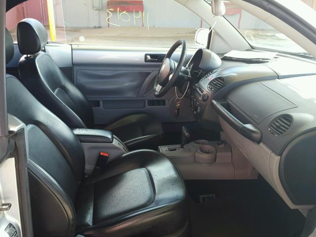 3VWCM31Y64M314694 - 2004 VOLKSWAGEN NEW BEETLE 银色 照片 5