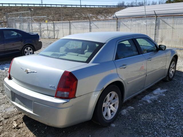 2C3LA43R96H272924 - 2006 CHRYSLER 300 GREEN photo 4