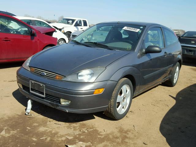 3FAFP31303R116549 - 2003 FORD FOCUS ZX3 GRAY photo 2