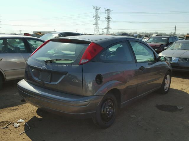 3FAFP31303R116549 - 2003 FORD FOCUS ZX3 GRAY photo 4