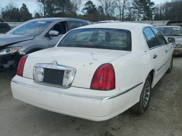 1LNHM82W4YY831954 - 2000 LINCOLN TOWN CAR S WHITE photo 4