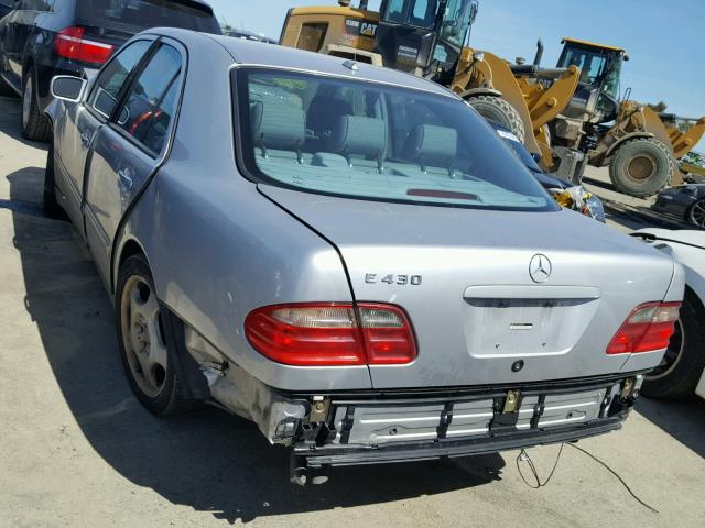 WDBJF70J11B180727 - 2001 MERCEDES-BENZ E 430 GRAY photo 3