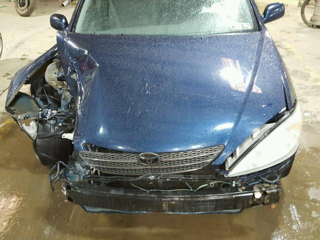 4T1BE32K14U286137 - 2004 TOYOTA CAMRY LE BLUE photo 7