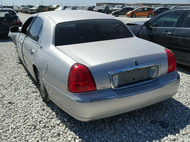 2LNHM82V89X627604 - 2009 LINCOLN TOWN CAR S SILVER photo 3