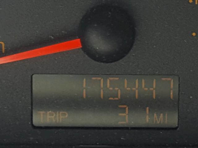 1G8AF52F34Z219421 - 2004 SATURN ION LEVEL SILVER photo 8