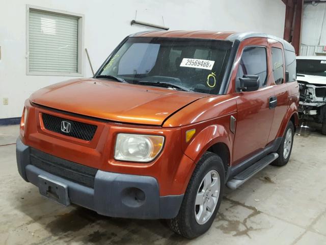 5J6YH28334L018626 - 2004 HONDA ELEMENT LX ORANGE photo 2