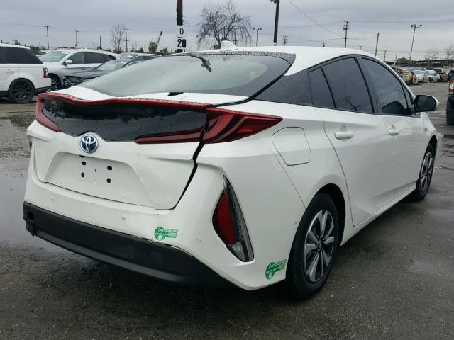 JTDKARFP7H3021811 - 2017 TOYOTA PRIUS PRIM თეთრი ფოტო 4