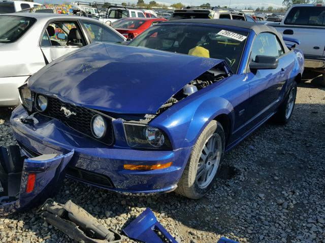 1ZVFT85H955205175 - 2005 FORD MUSTANG GT BLUE photo 2